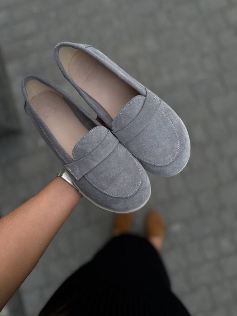 Жіночі замшеві лофери на низькій підошві Етно Gray