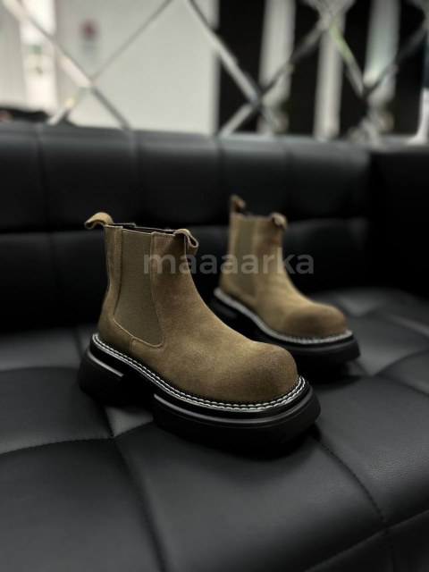 Жіночі замшеві черевички на масивній підошві Оуджи Cold Beige