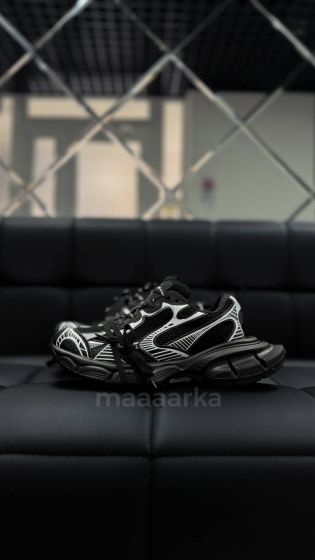 Жіночі кросівки на масивнній підошві з декоративними шнурівками Фрогси чорно-білі